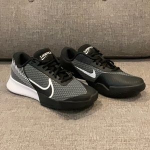 Nike Women’s Court Air Zoom Vapor Pro (DR6192-001) US 8.5